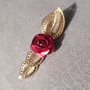 vintage Art‎ Deco/Retro bar brooch Red Rose lucite elements